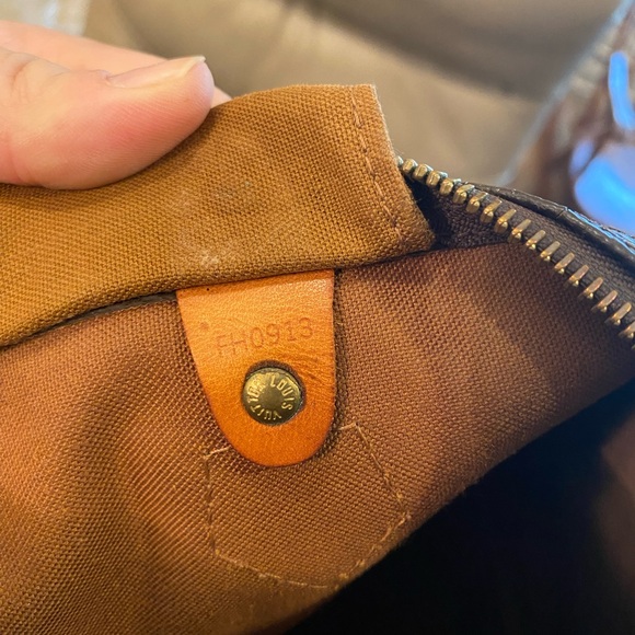 Authentic Vintage Louis Vuitton monogram Speedy 30 hand bag - Picture 9 of 16